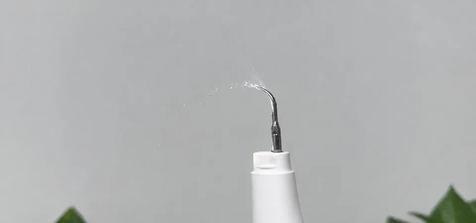 ToothForm Scaler releasing a fine spray of water from its head